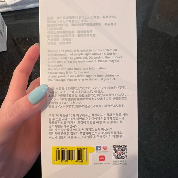 *LOYALTY* Pop Mart Big Into Energy Vinyl Pendant - Picture 2 of 5